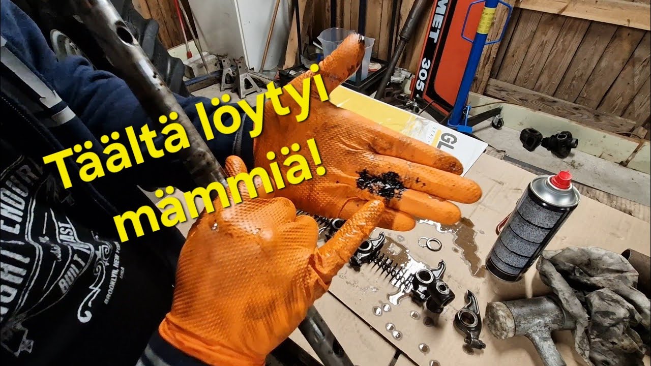 Kannen asennus valmettiin. Keinuvipu akselista löytyi mämmiä sisältä.