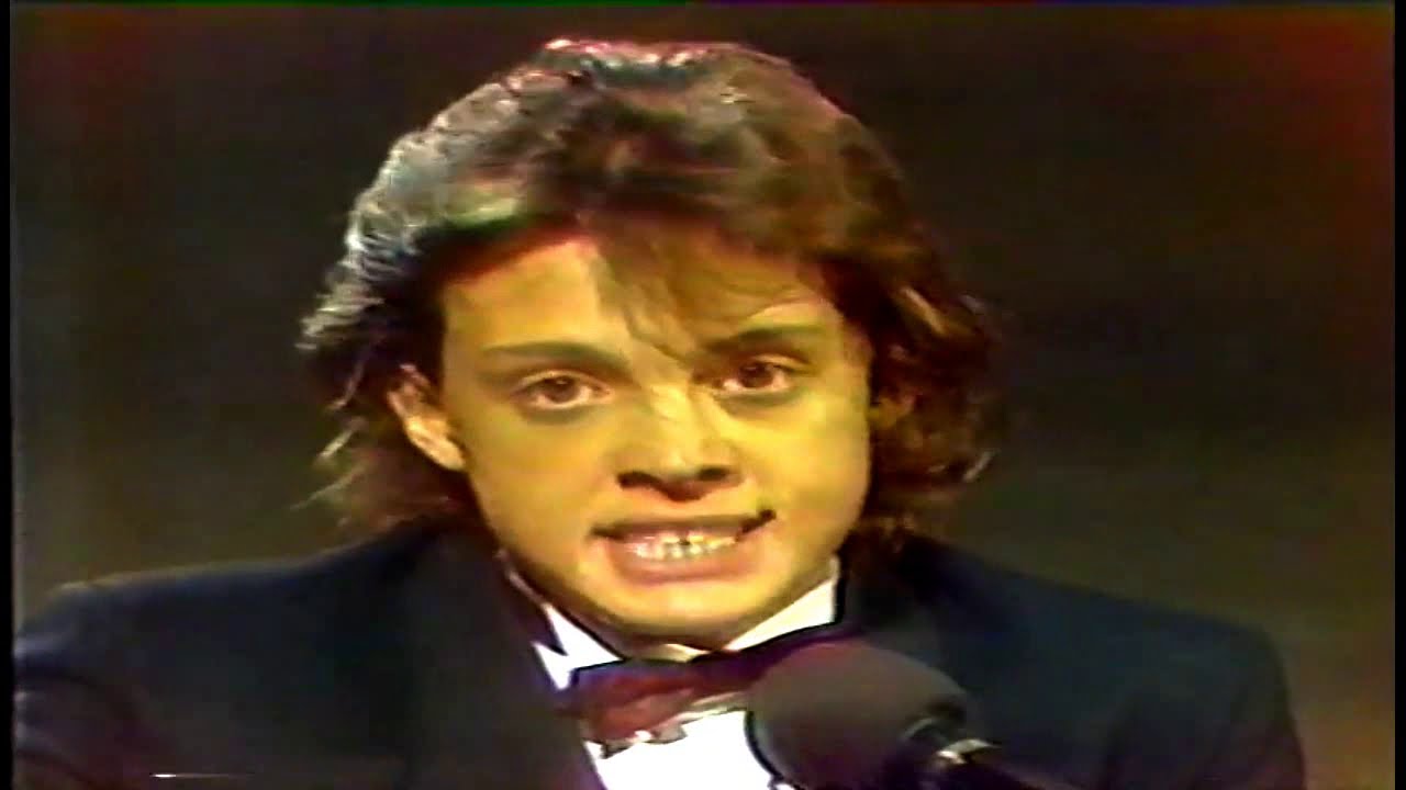 Siempre Me Quedo Siempre Me Voy Luis Miguel ( En Vivo HD )