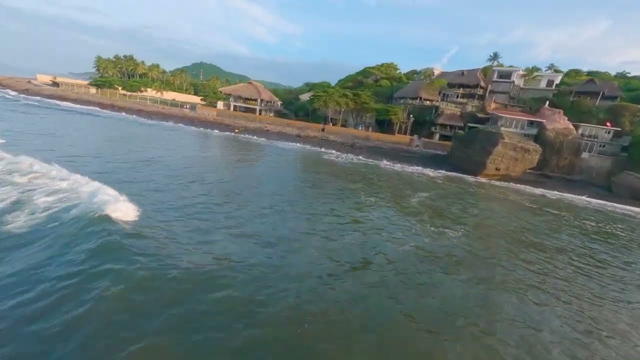 Surfing Waves 1 / FPV / Casa de Mar / El Sunzal, El Salvador