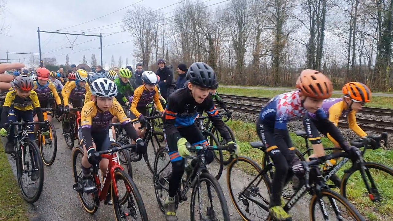 Wouw 2024 WBVC 9-10 jaar Kinder veldrijden wedstrijd West Brabantse Veldrit Competitie