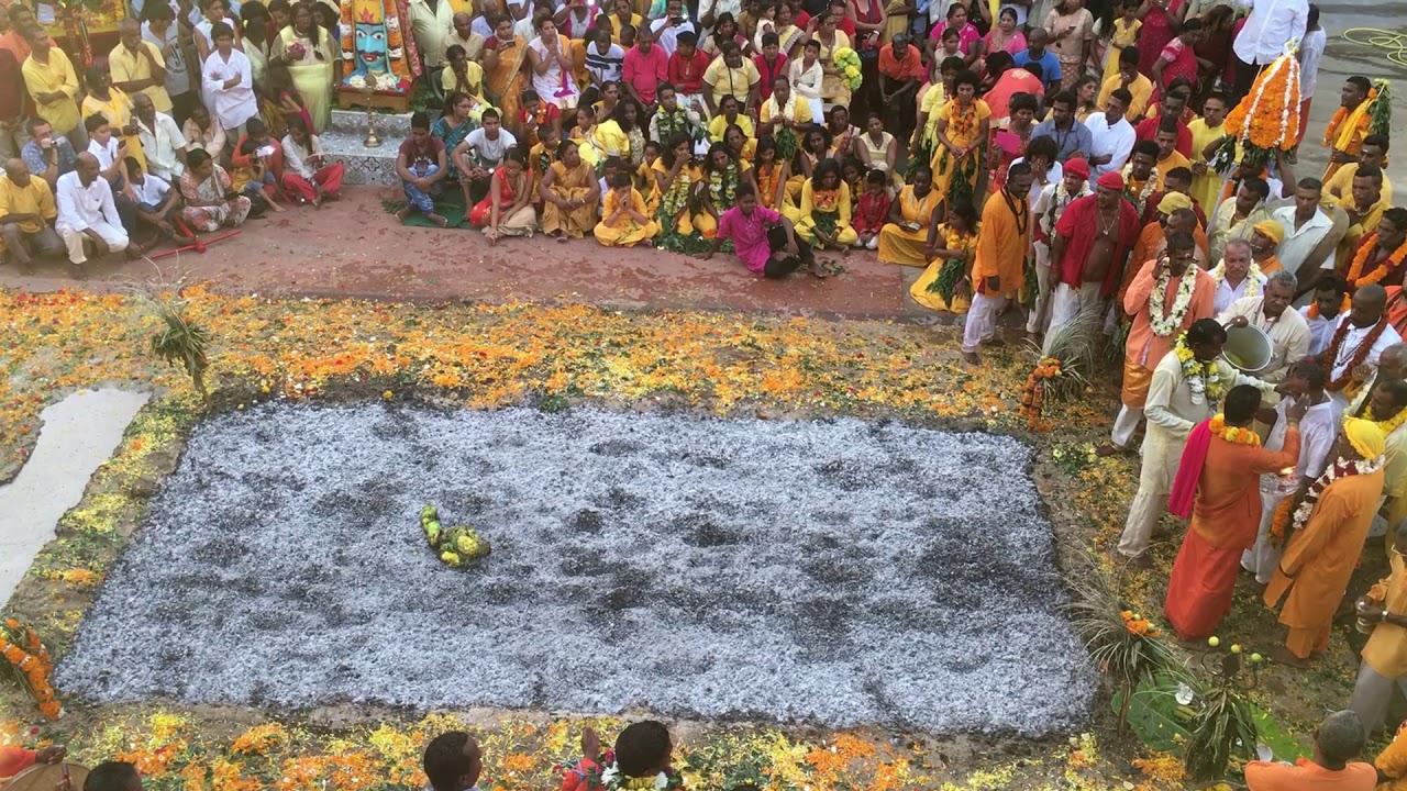 La marche sur le feu à la saline les hauts 2018 temple tonton manicon
