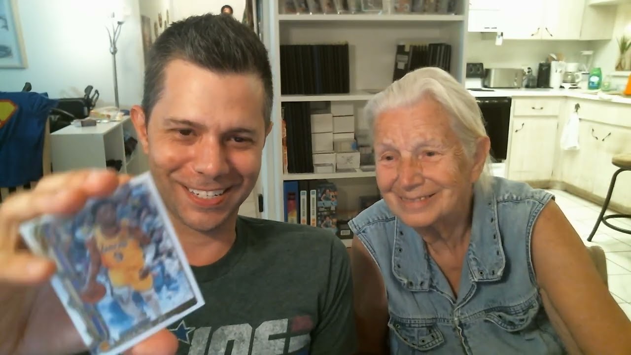 2025-26 Topps Holiday Mega - 18 RCs (Knueppel), 1 insert (Giannis), 9 parallels (Booker), Variation