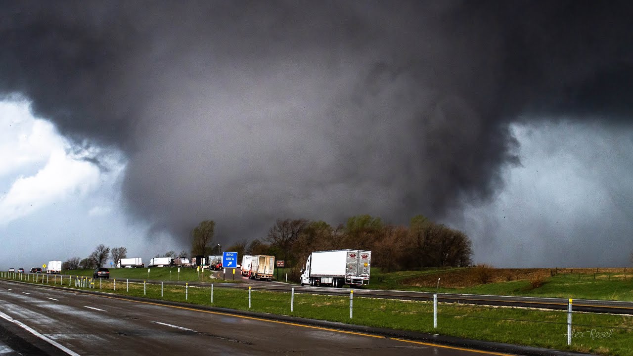 Chasing a Violent Tornado in Iowa - Minden, Iowa