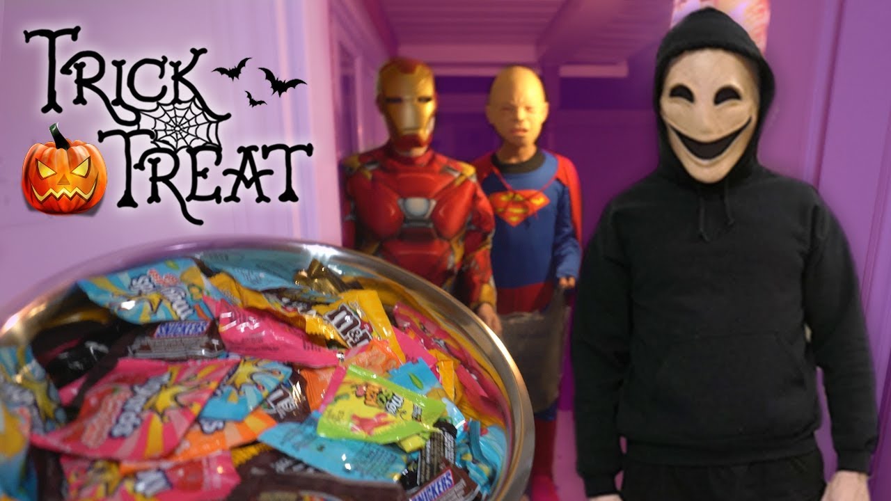 DO NOT TRICK OR TREAT AT 3 AM ON HALLOWEEN DAY!! *SCARY*