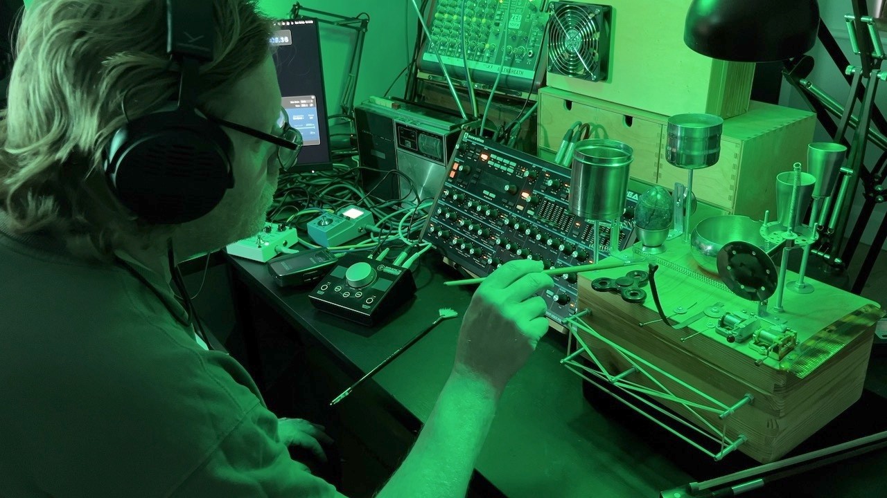 Matrix - DIY Noiseboxes, Cooling Fan, Cassette Tape Delay Loops, Novation Peak Synth, Bioscape