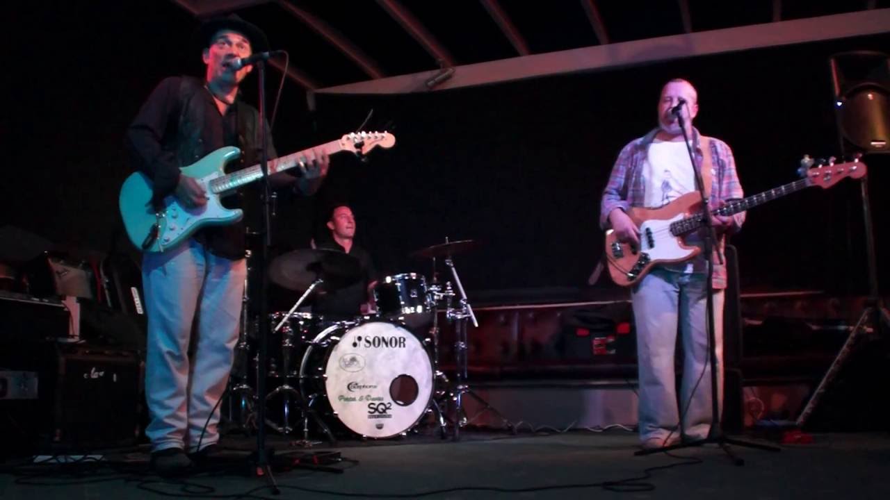 Play - Robin Bibi Band