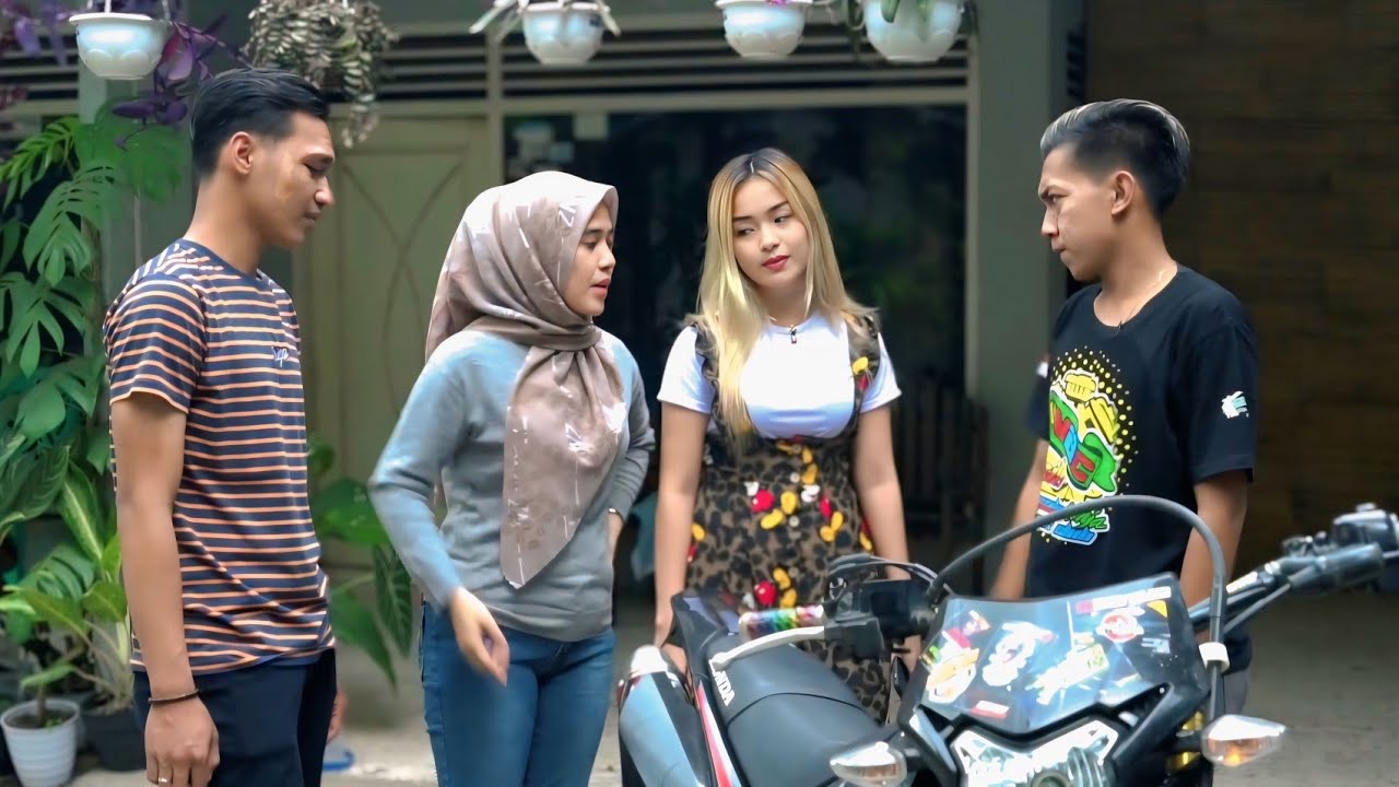 KETIKA SEORANG PRIA TAK DIANGGAP OLEH TUNANGANNYA KARENA MISKIN DAN BERPALING KEPADA LELAKI BERMOBIL