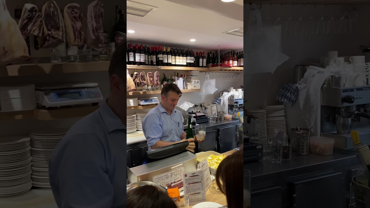 How To Serve Txakoli Wine - San Sebasti&aacute;n - Spain