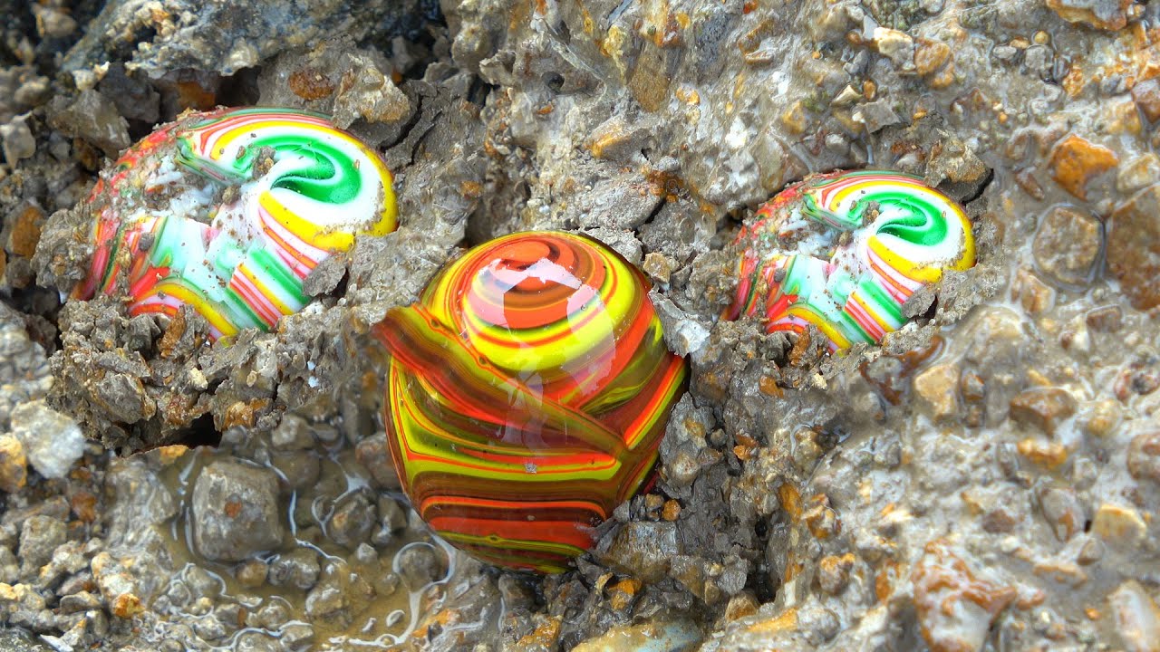 Rare red vein agate. Diamonds and crystals in the valley