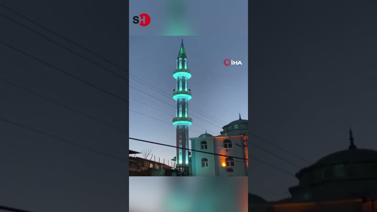 RÜZGARIN ETKİSİYLE SALLANAN MİNARE KORKUTTU!