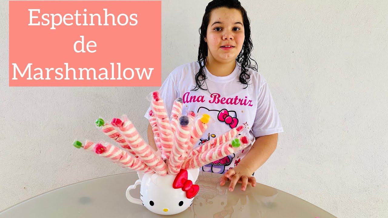Espetinhos de marshmallow.  Doces decorações para festa infantil  simples