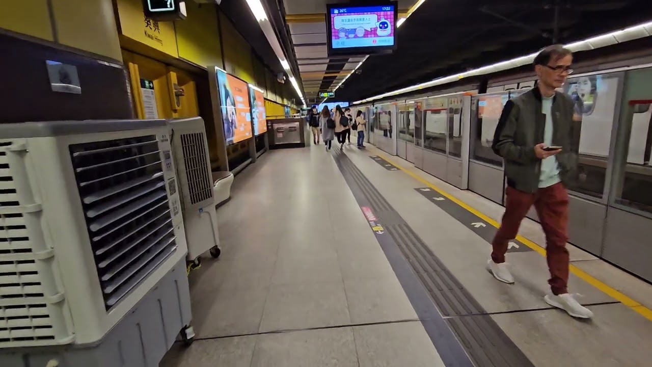 Hong Kong - Kwai Hing - Platform #mrt #green #hongkong #tsuenwanline #kwaihing