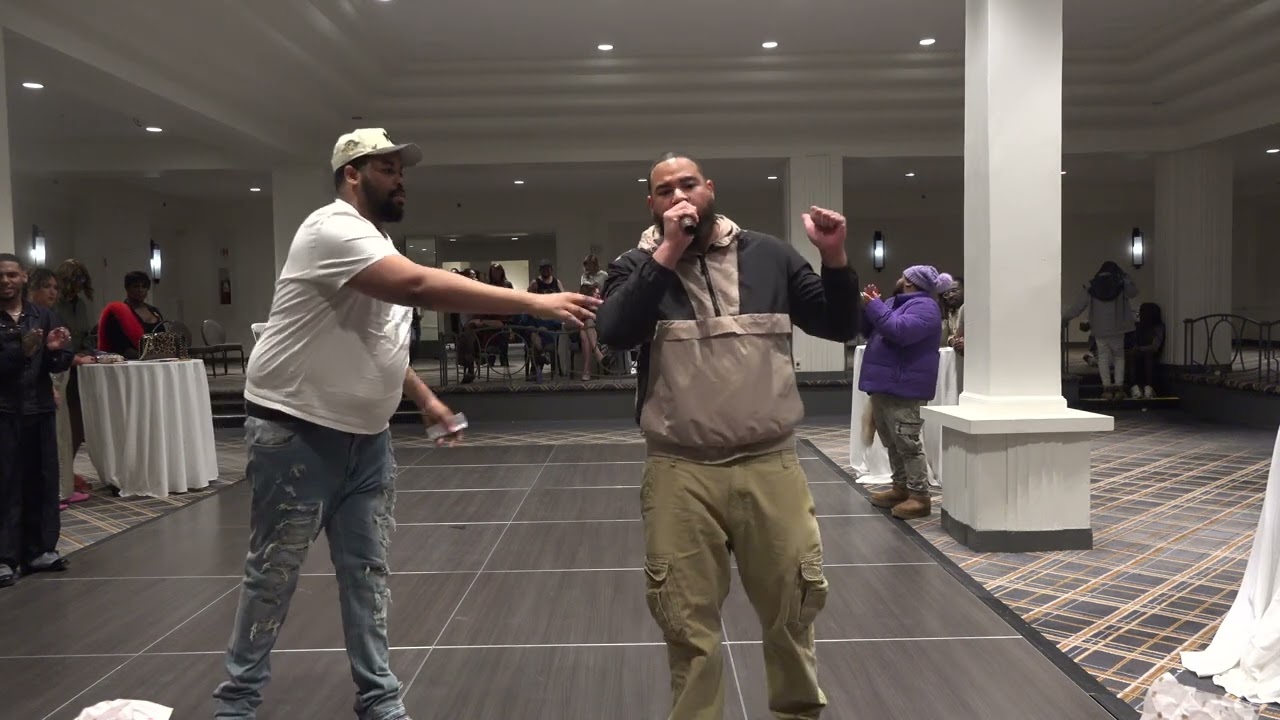 Com vs Com @ The World Tour Ball
