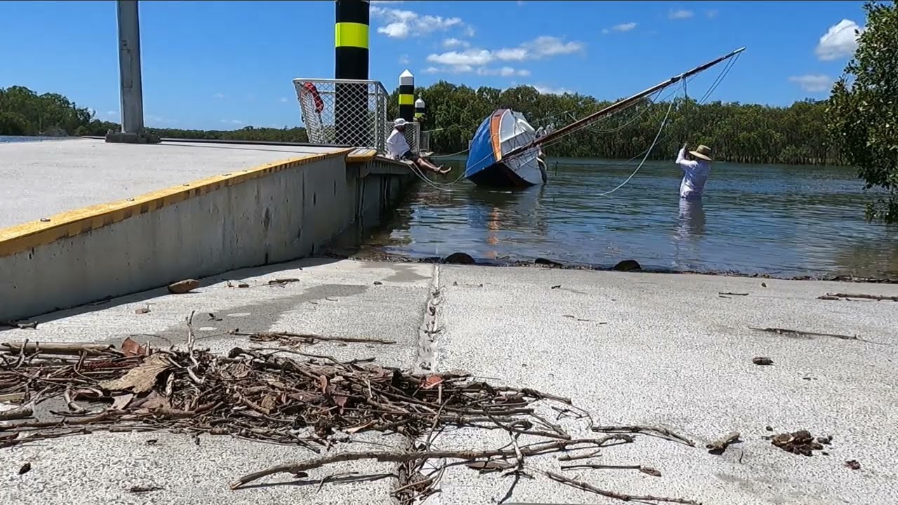 Luna Blu - Dinghy Cruising South East Queensland - Capsize test