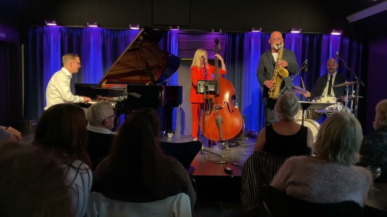 Kristin Korb - Singing In The Rain
