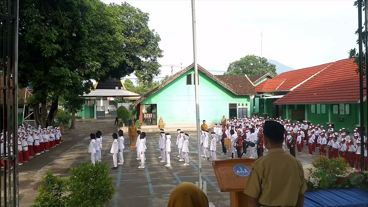 Apel bendera hari pahlawan. Dengan formasi garuda. ( @ SDENTIBAYA) 