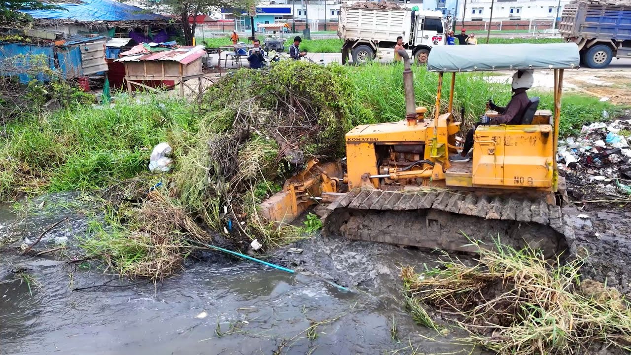 Full Start Skillful Land Filling Process Using Bulldozer Pushing Stone & Soil with Dump Trucks.