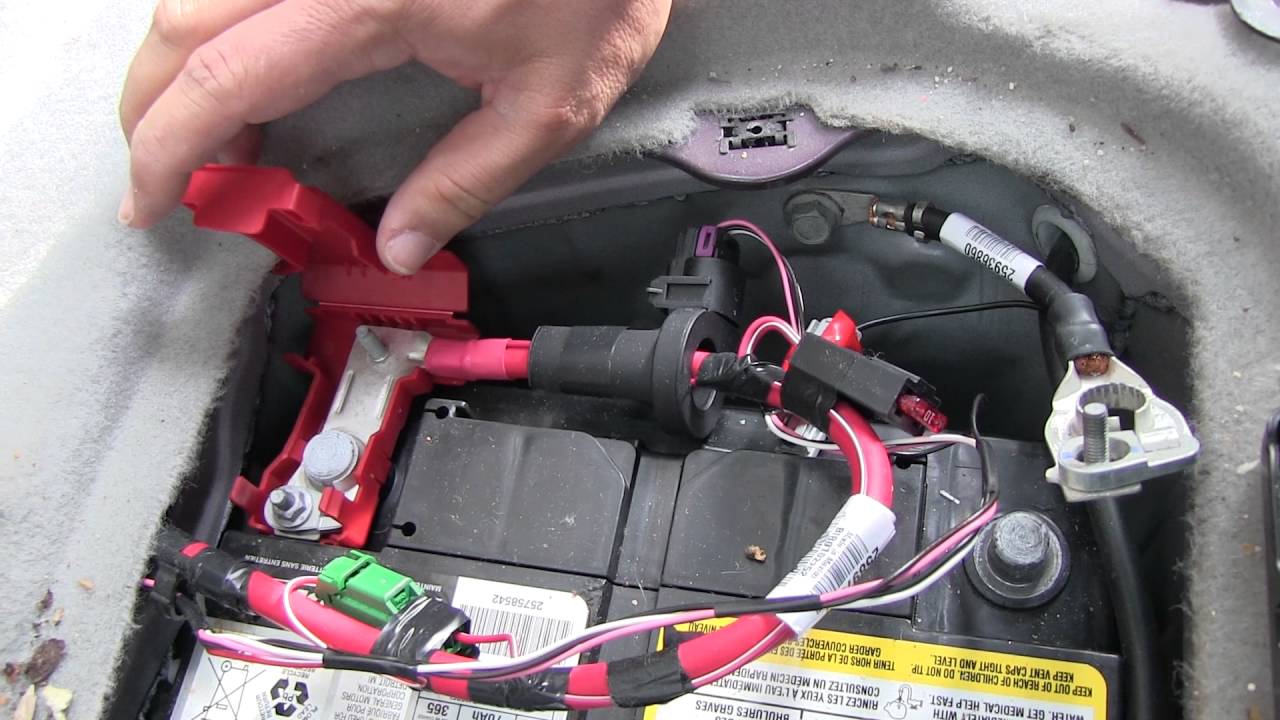 2008 GMC Acadia: Battery Replacement