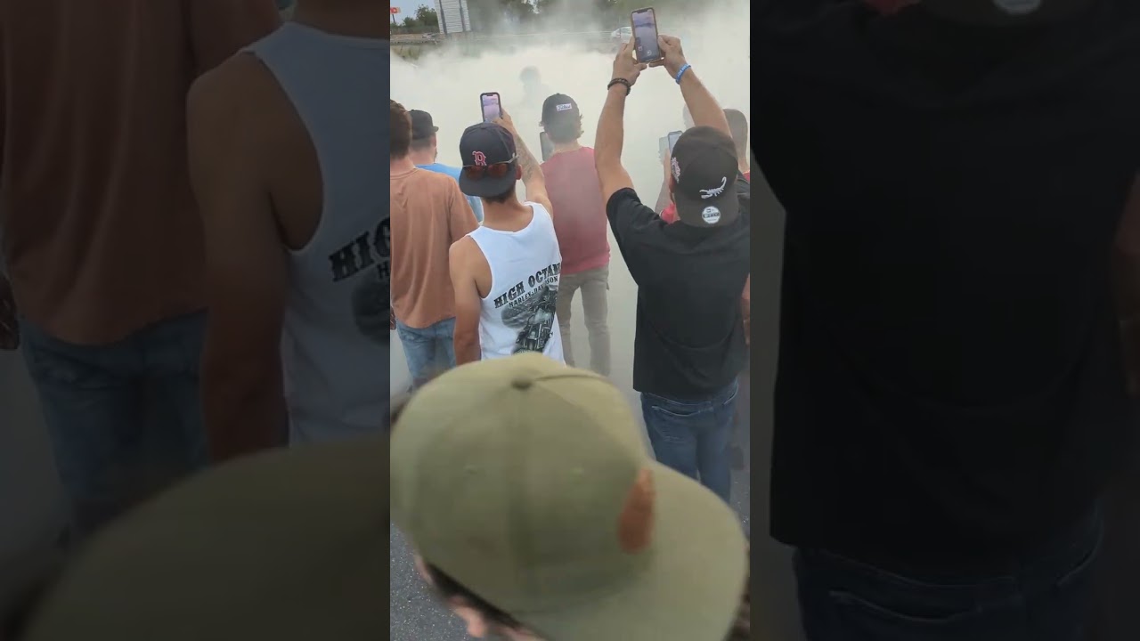 Some great Harley stunt  wheelie and burnout  clips  enjoy!