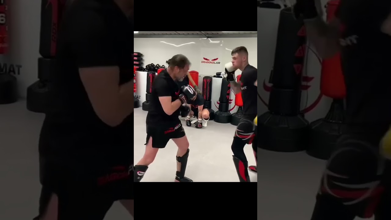 Paul dewberry and Jay pads and sparring Jan 2023 at Dragonzlair   Sittingbourne