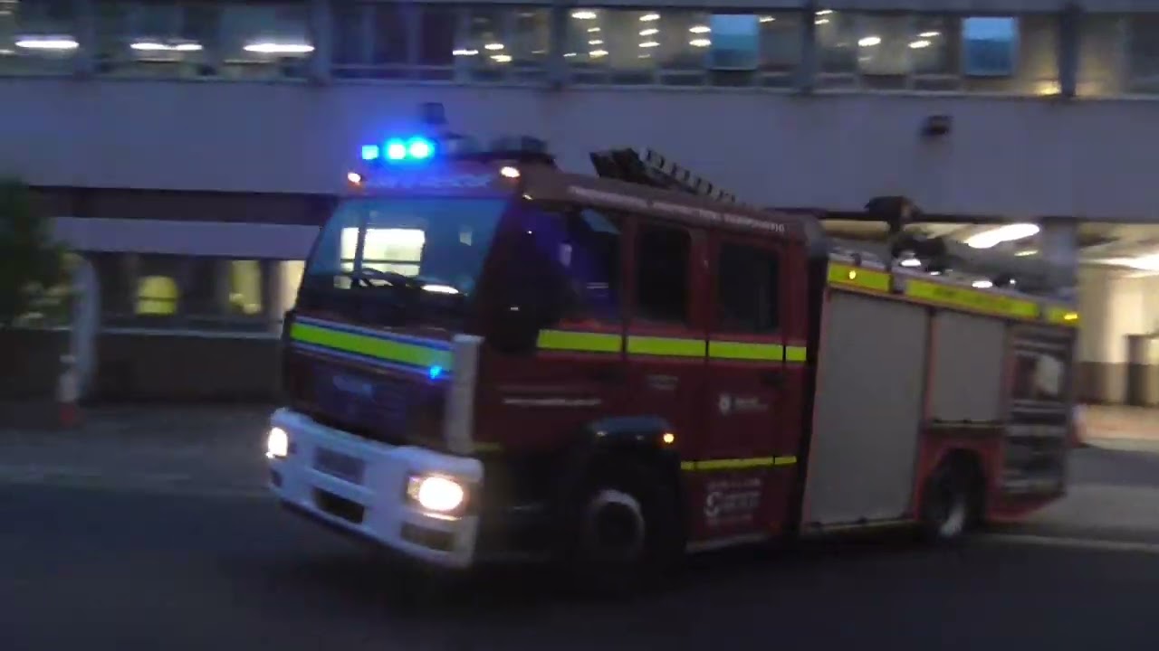Avon Fire & Rescue Service - Temple Fire Station x 2 Turnout Videos - Thursday 18th October 2013