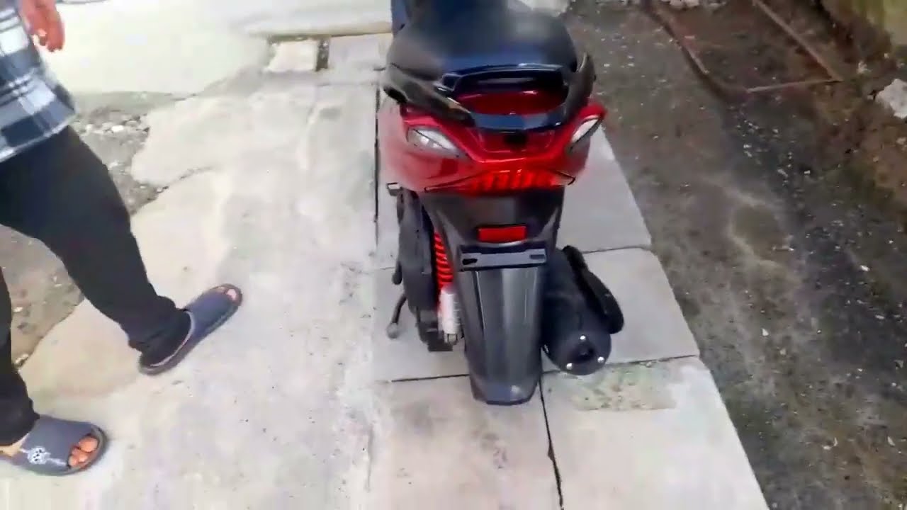 Карбюраторный Suzuki GSR 125 2007 года. Без пробега по России.