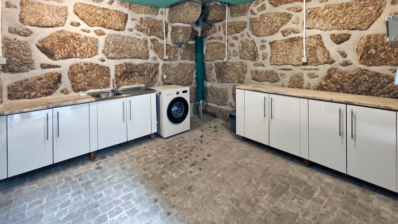 Laundry room makeover:Hand-made cabinet doors!