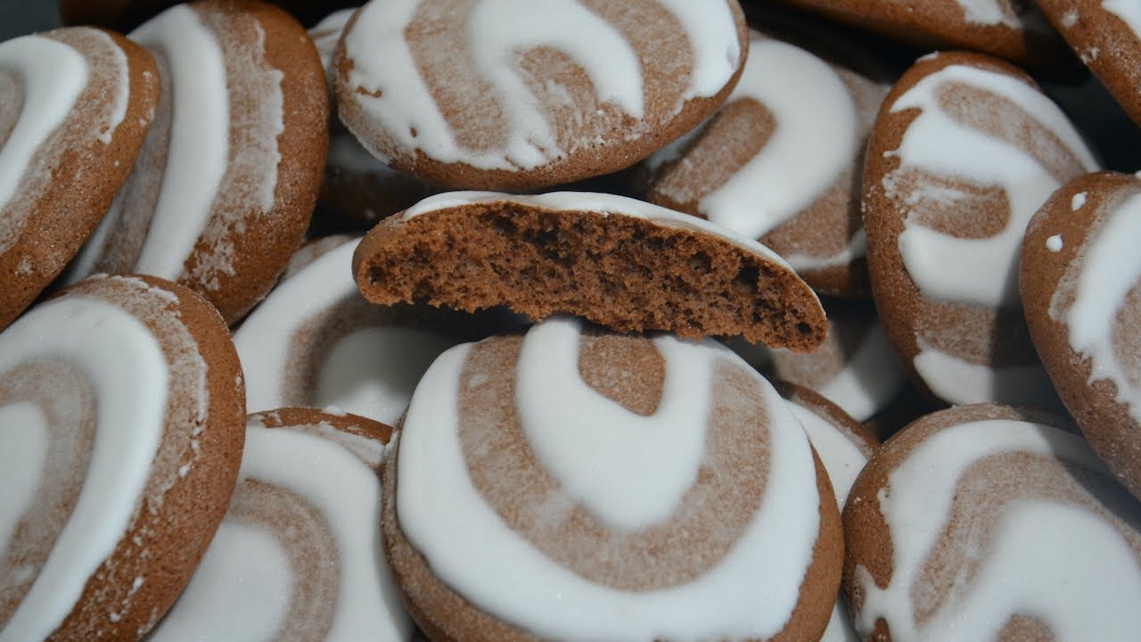 #CHOCOLATE - RECEITA DE CAVACAS DE CHOCOLATE (DOCE DE GEMA DE CHOCOLATE COBERTO COM GLACÉ REAL)