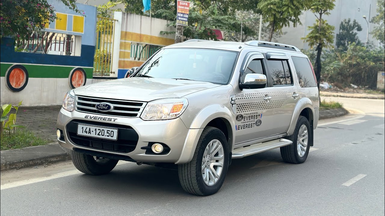 288tr FORD EVEREST 2014 máy dầu phom mới full đồ chơi alo 0376468818 