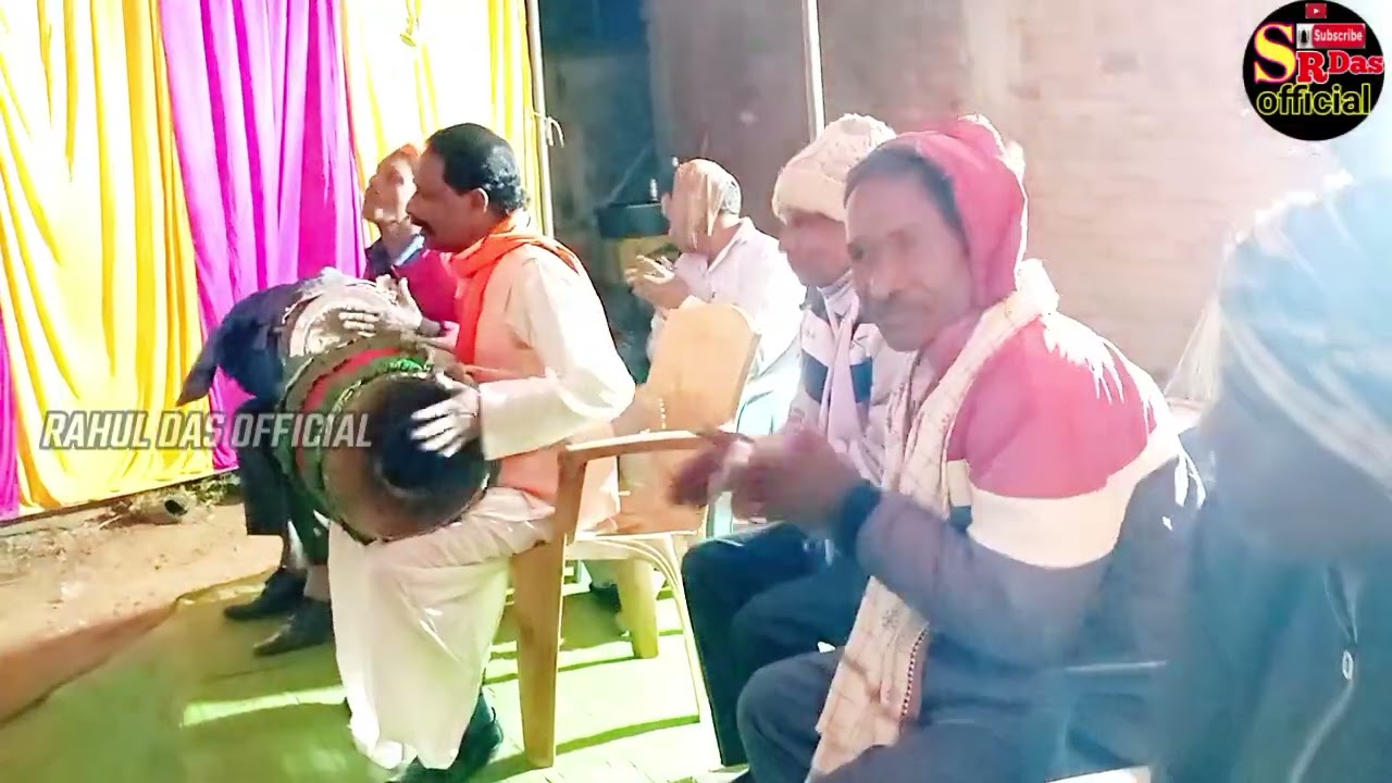 कनिया कुंवारे नया गीत।। घर में गाते हुए।। सब परिवार।।