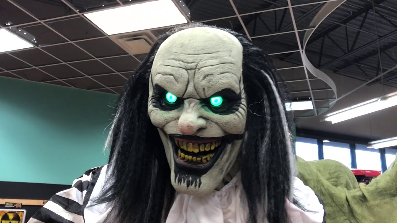 Halloween Express 2018: Towering Sweet Dreams Clown
