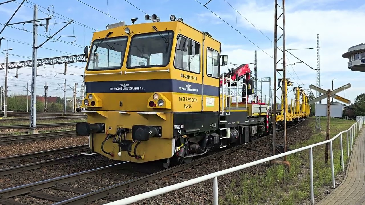 Manewry PLK W trakcie wymiany odcinków szyn. 