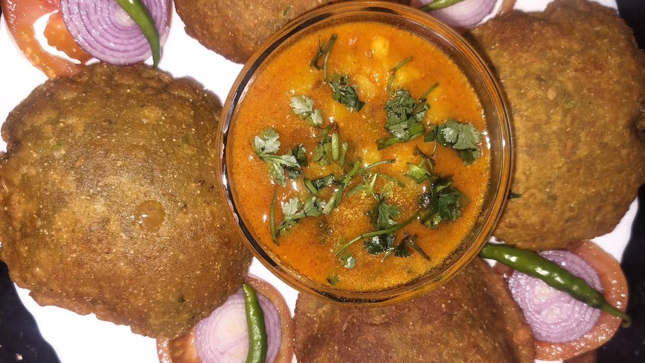 Hari matar ki puri aur aalu ki sabji