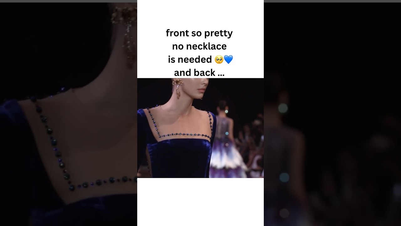 Back of the dress is beautiful as well 💙