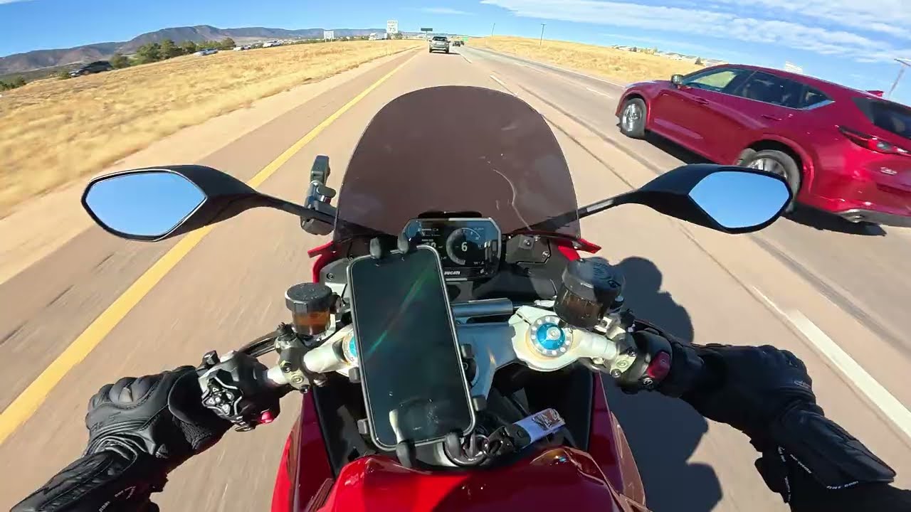 Ducati Panigale V2 S (2025) - A Little freeway fun fresh after break in period!