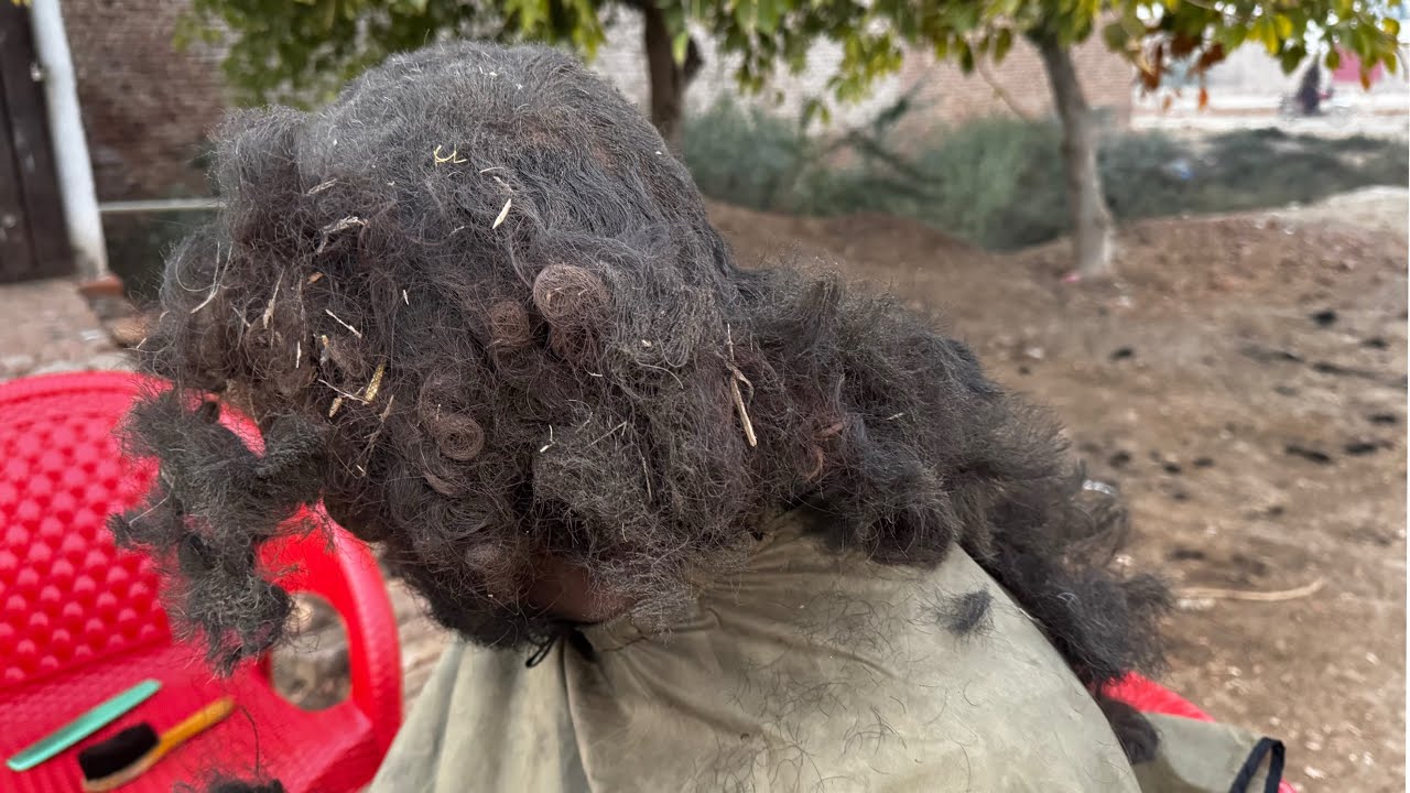 Mute Homeless Man with Long Hair Gets Food, Clothes & Haircut – Heartwarming Transformation
