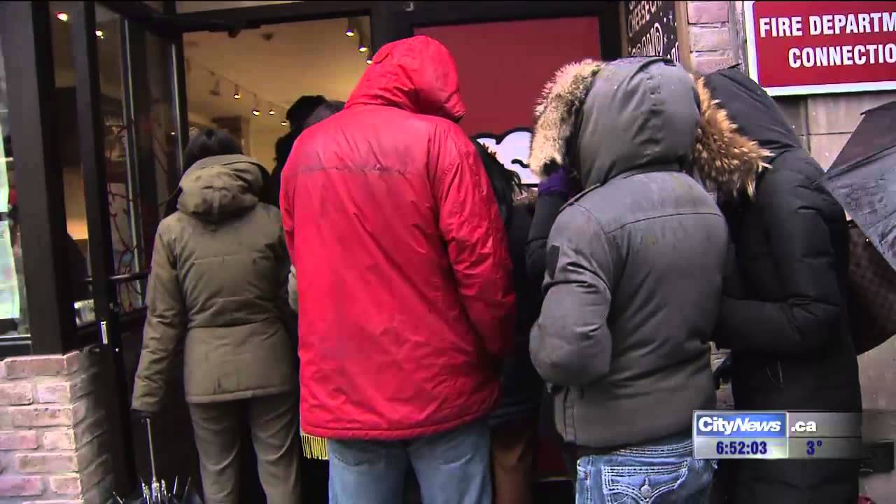 Customers line up hours for Uncle Tetsu's cheesecake