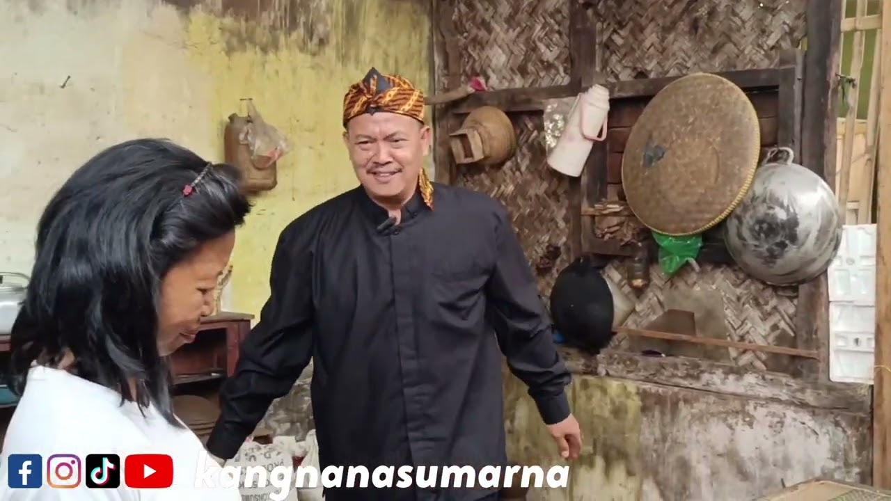 kang nana sumarna mengunjungi umkm pengrajin gerabah tanah liat di desa cinagara kabupaten kuningan