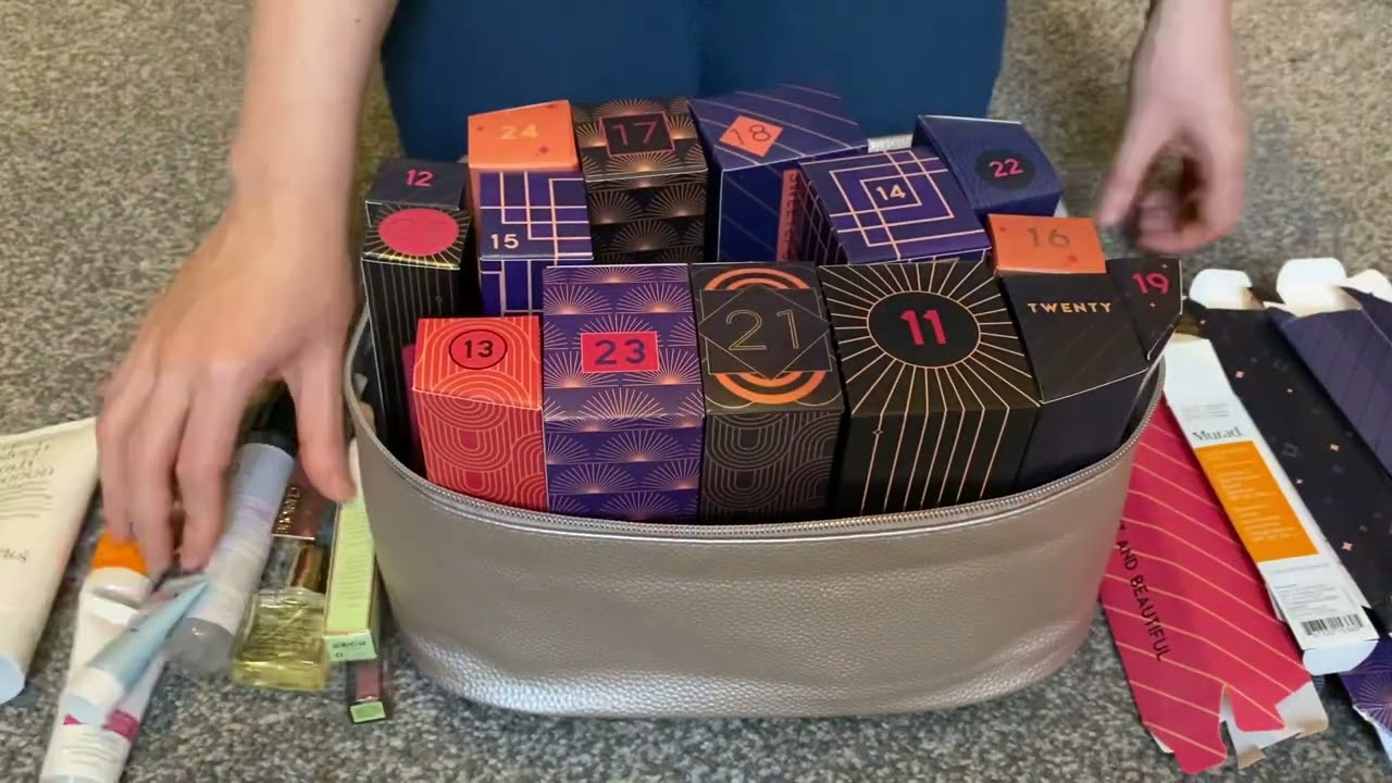 ASMR - No talking - Opening Marks and Spencer beauty advent calendar