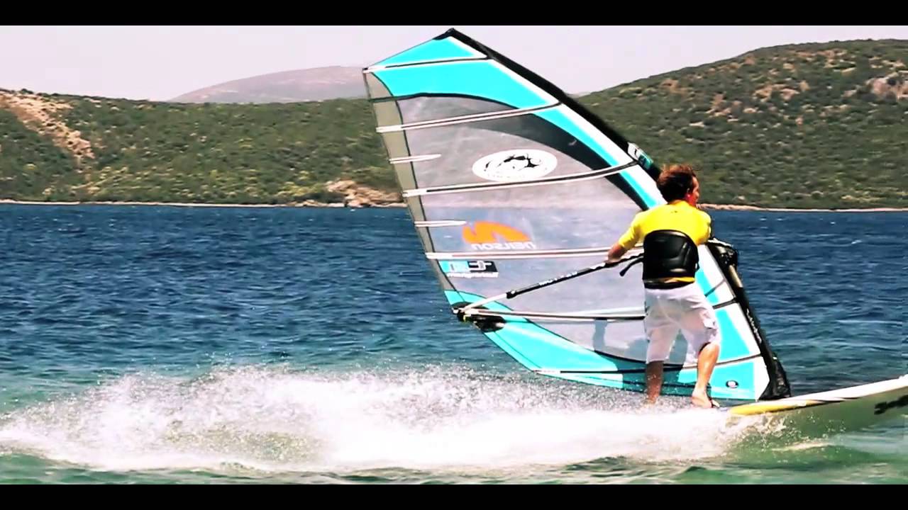 Виндсерфинг — слаломный фордевинд (Laydown Gybe)