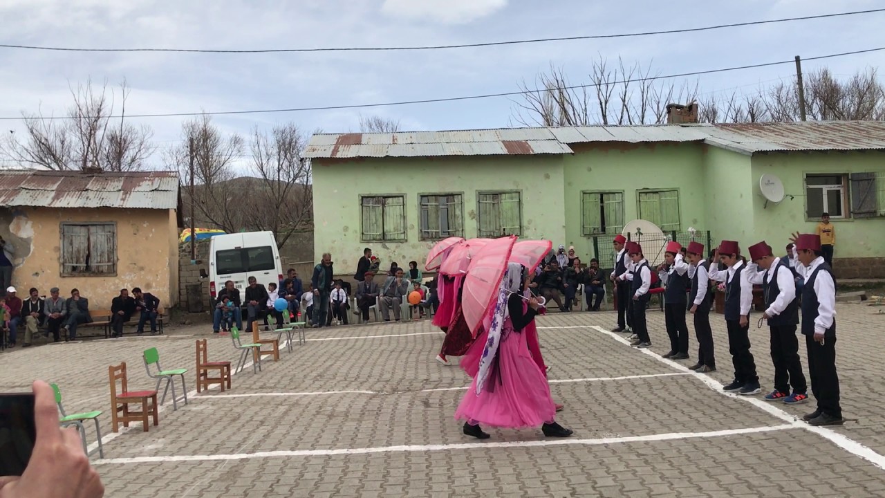 Yukarı Esen Ortaokulu 23 Nisan 6 A Sınıfı ÜSKÜDARA GİDERKEN Gösterisi