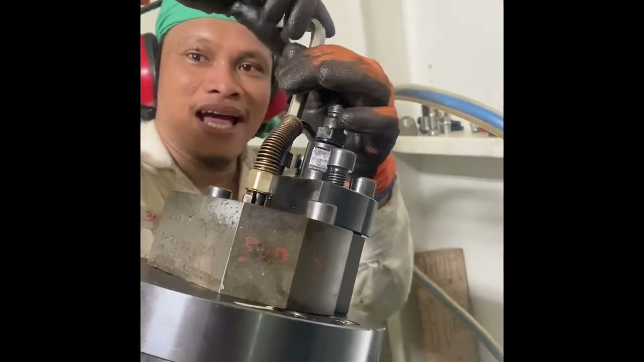 How to test and replace WINGD main engine fuel injector.