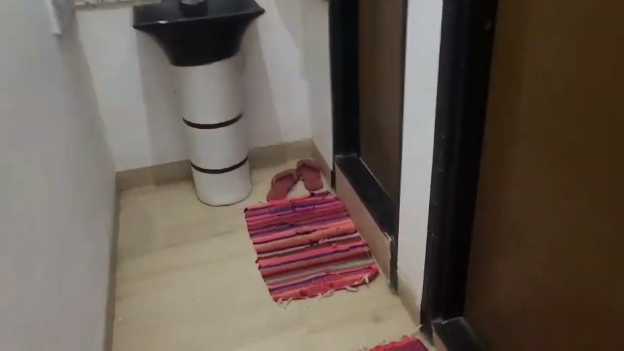 लातूर येथील बार्शी रोङ बिडवे काॅलेज पासुन जवळ सुंदर आसे घर विकणे आहे 9172323037