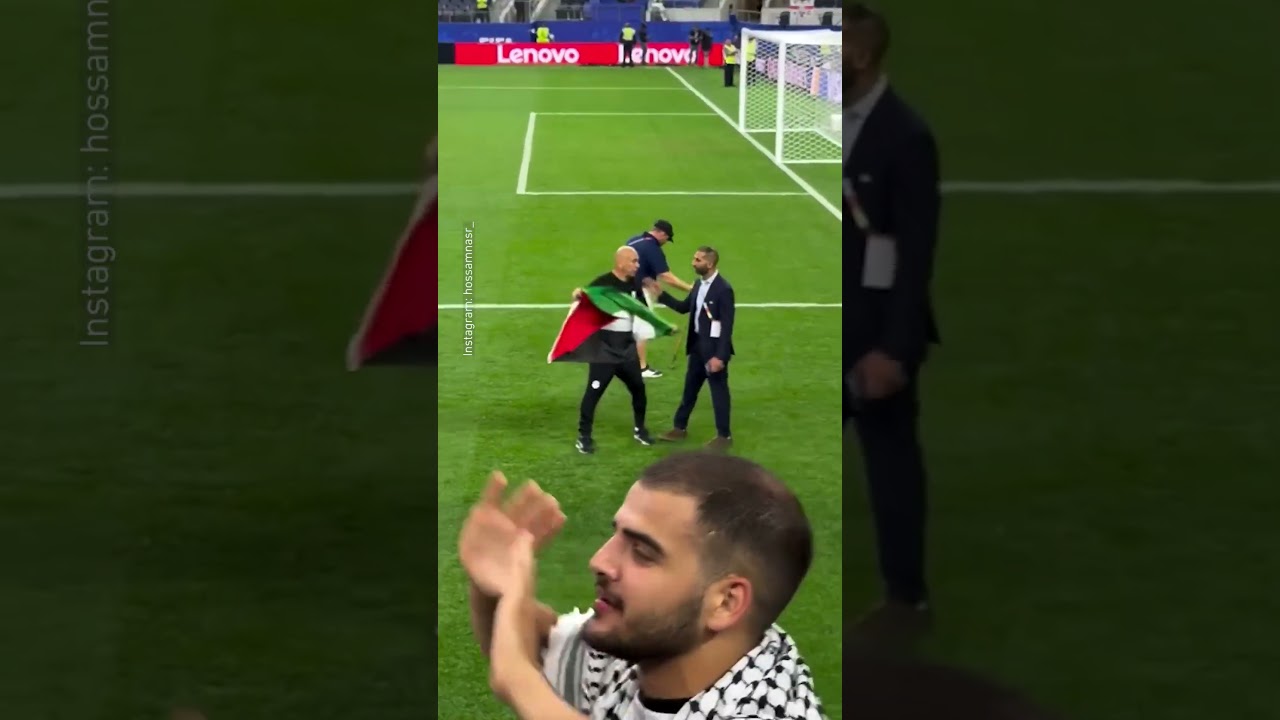 Egypt's football team raises Palestinian flag during welcoming ceremony