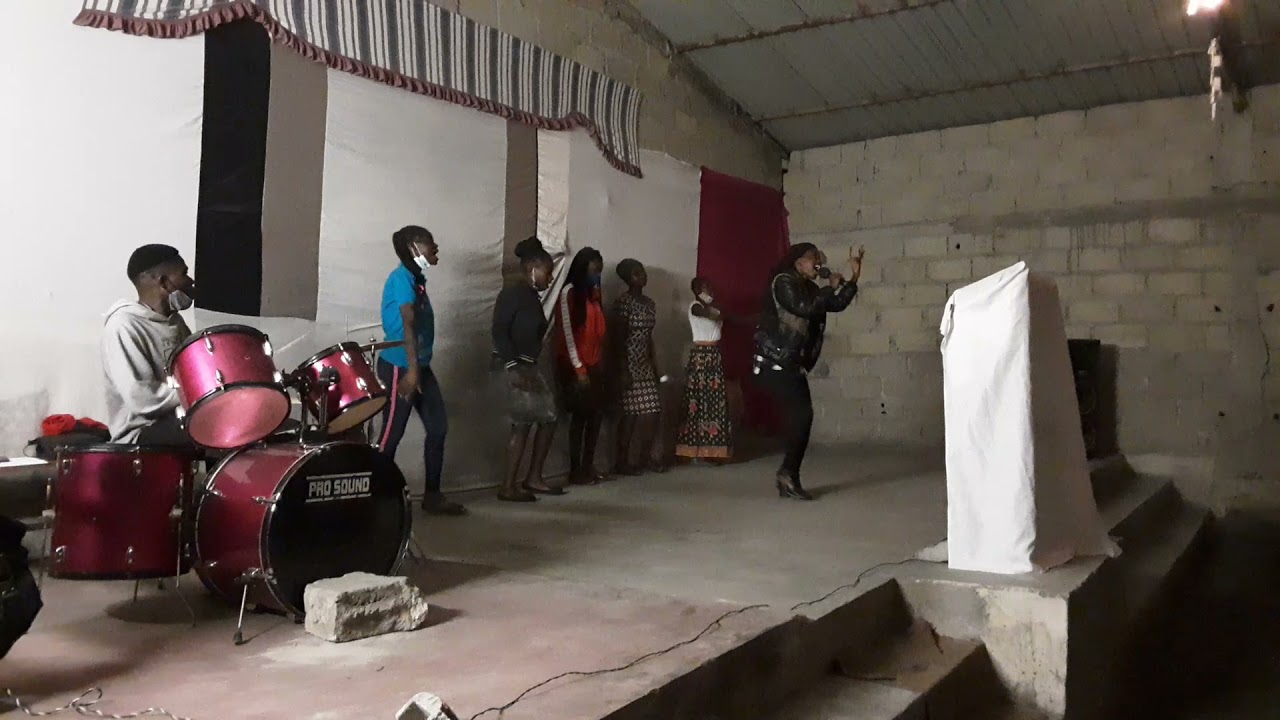 levita da comunhão na colheita Beira
