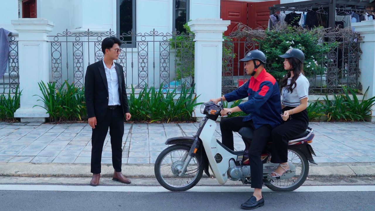 CHỦ TỊCH ĐI XE MÁY ĐÓN NGƯỜI YÊU BỊ GIÁM ĐỐC XEM THƯỜNG VÀ CÁI KẾT | CƠM ÁO GẠO TIỀN TẬP 794