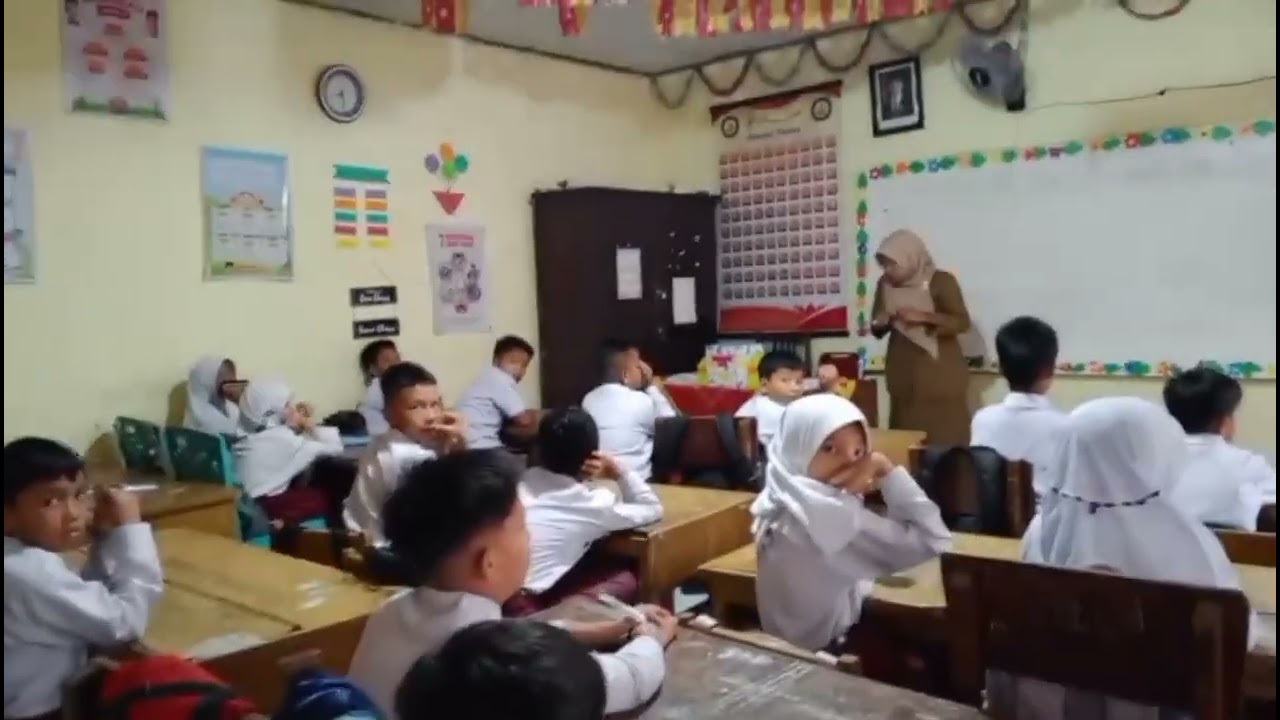 PRAKTEK MENGAJAR STRATEGI PEMBELAJARAN BI (Makna Tersirat dan Pesan Moral dalam Teks Sastra) 