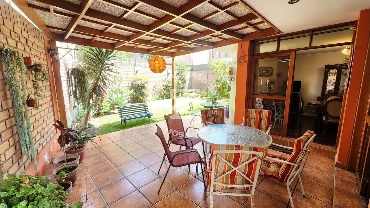 SAN BORJA - SE VENDE AMPLIA Y ACOGEDORA CASA - LIMA, PERÚ