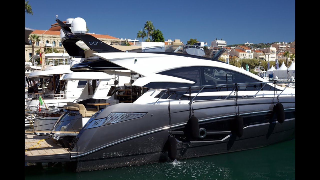 Cobrey Yachts in Cannes | Motorowy.com