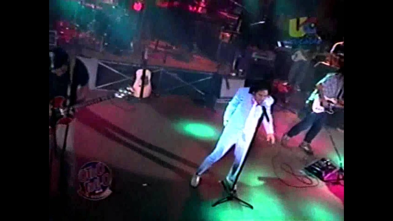 Café Tacuba interpretando 